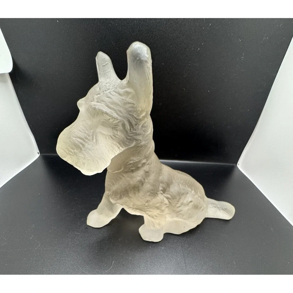 Vintage L.E. Smith Satin Frosted Glass Scottish Terrier Dog Figurine 4.5